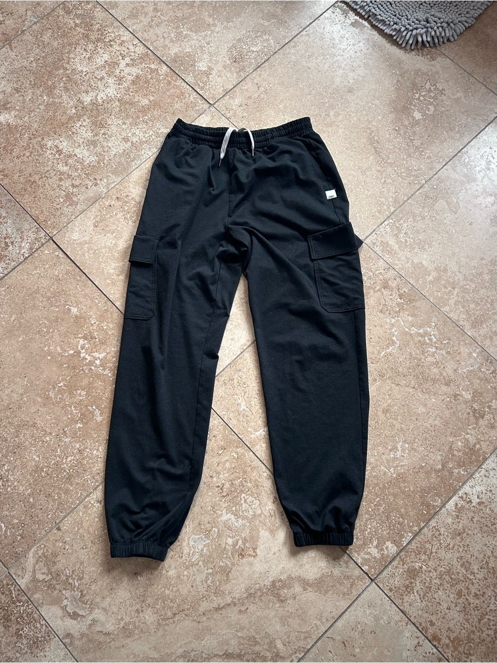 Vuori Performance Cargo Joggers
